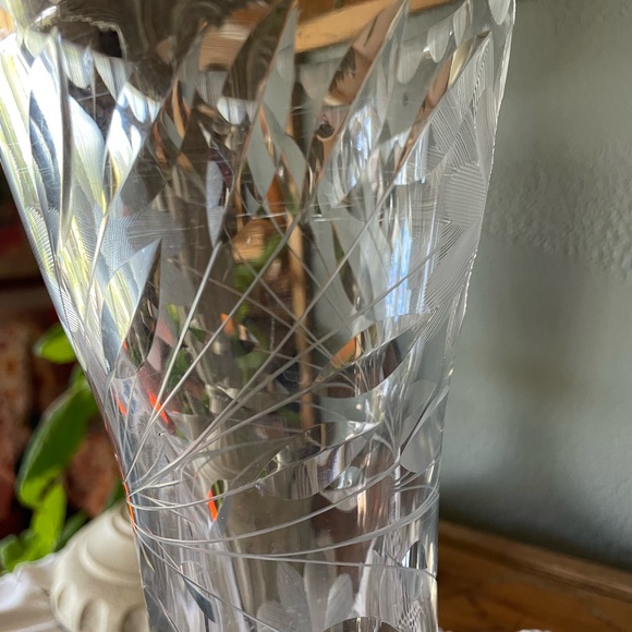 Princess House Tall Etched Vase - Picture 5 of 13